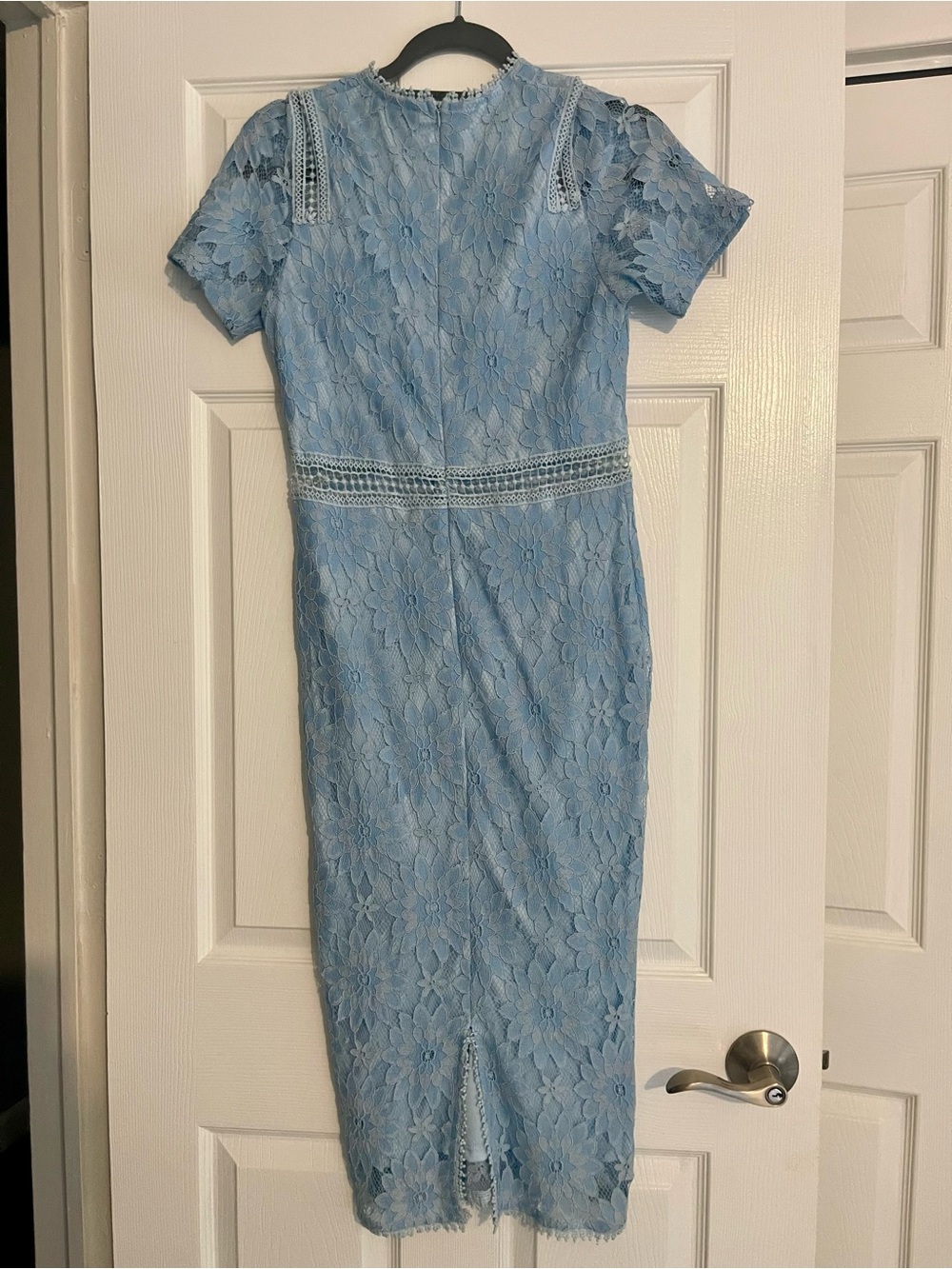 PrettyLittleThing Sky Blue Floral Lace Midi Dress - Picture 3 of 4
